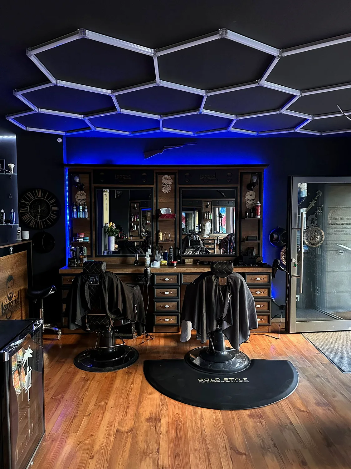 Abendstimmung im Salon mit warmem Licht